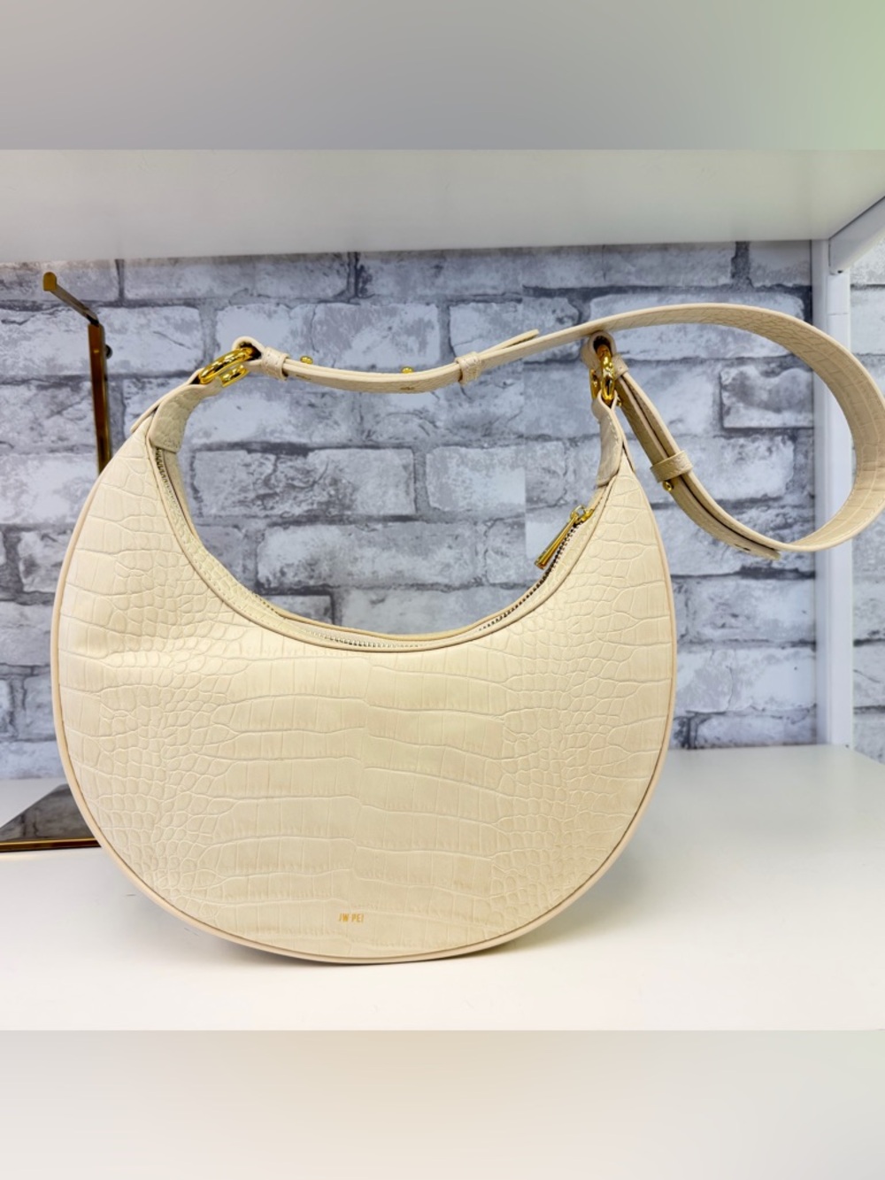 JW PEI Carly Saddle Bag in Ivory Croc Like New Condition Chic Elegant Capsule - Picture 16 of 17